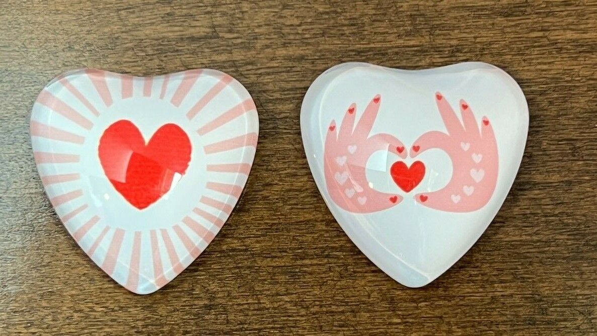 Set of 2 Glass Heart Token Love Valentine\'s Day Hand Making Heart & Radiating