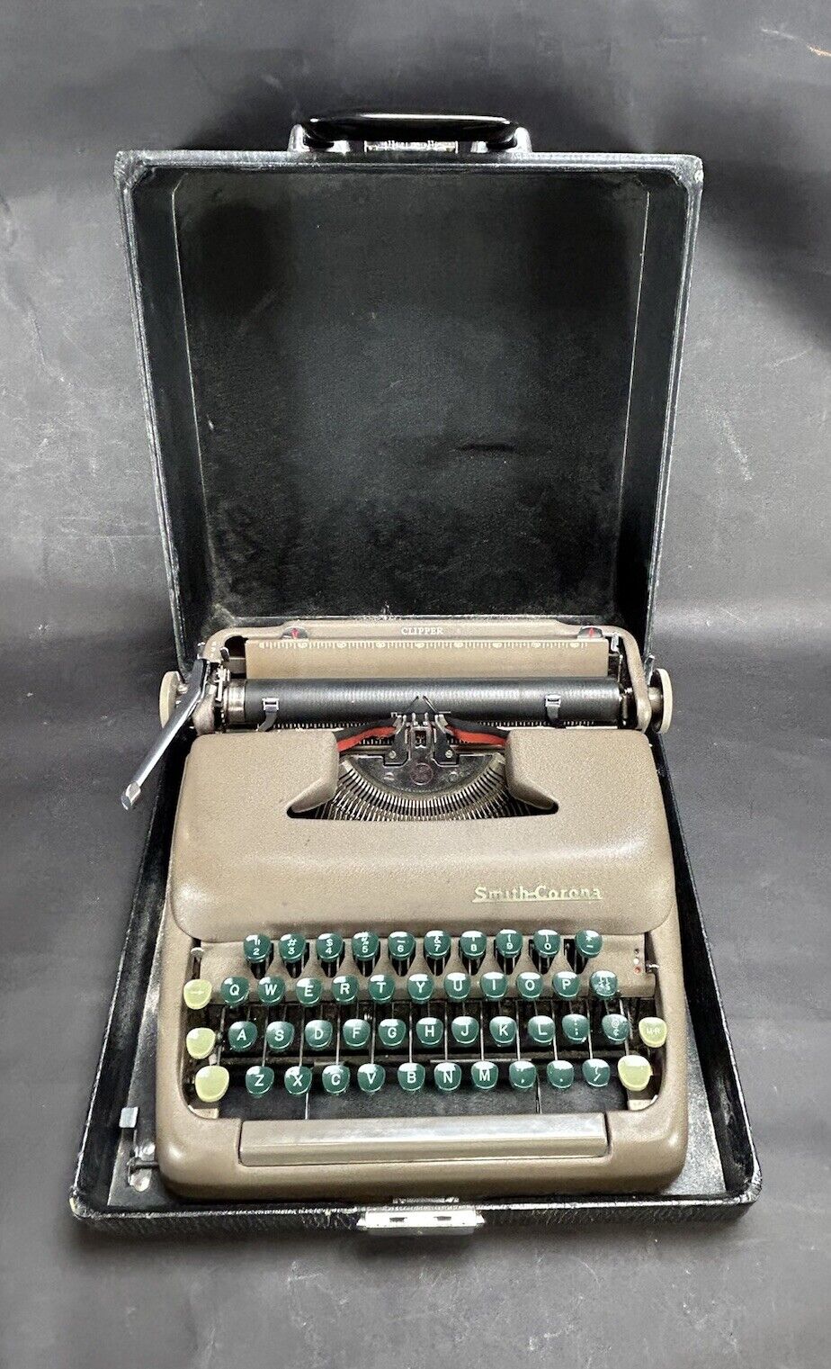 Vintage 1949 Smith-Corona Clipper Manual Portable Typewriter with Case