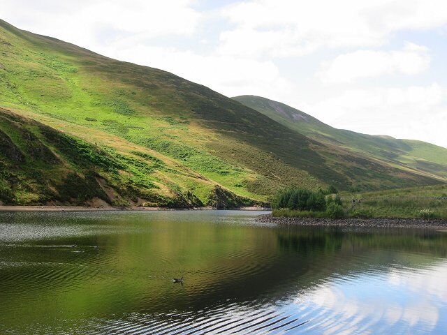 Photo 6x4 Glencorse Reservoir. Coates\/NT2161 Lower of the two central Pe c2005