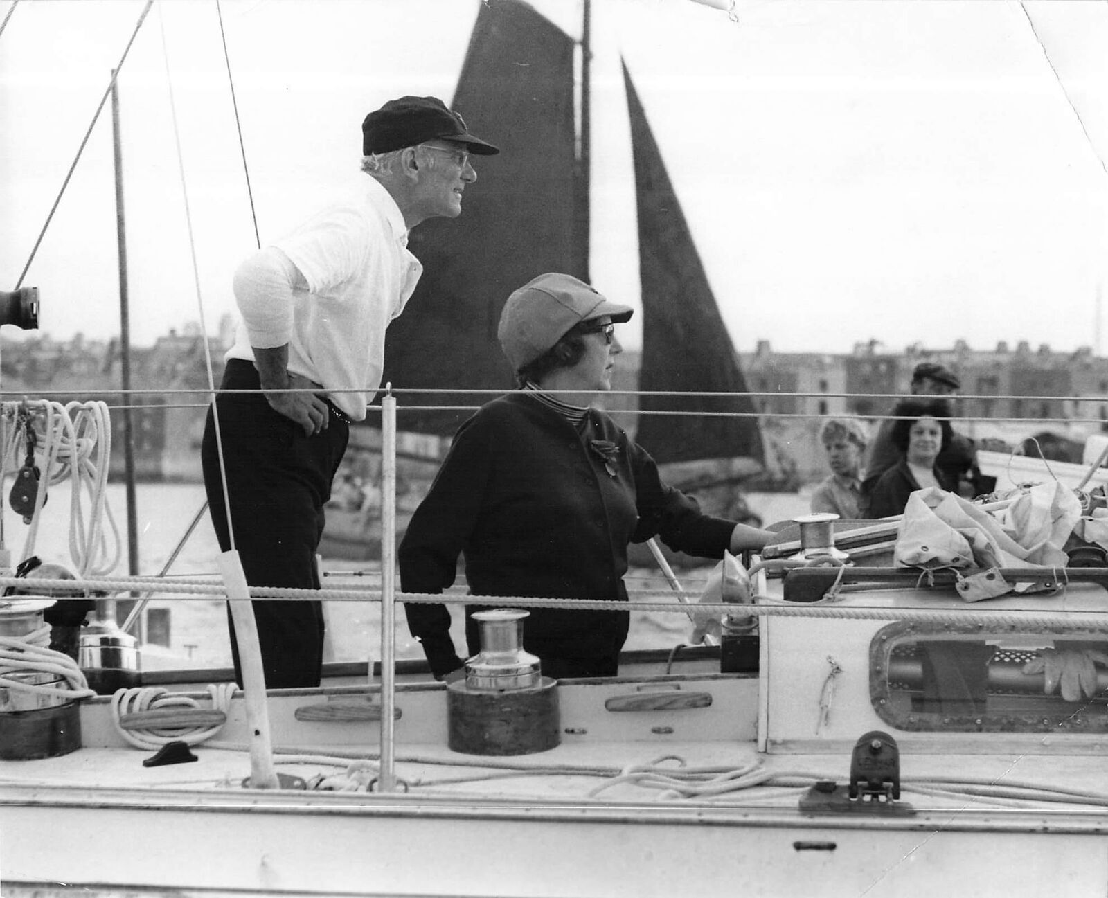 1967 Press Photo FRANCIS CHICHESTER & Wife Sailing Gipsy Moth IV gypsy yacht kg