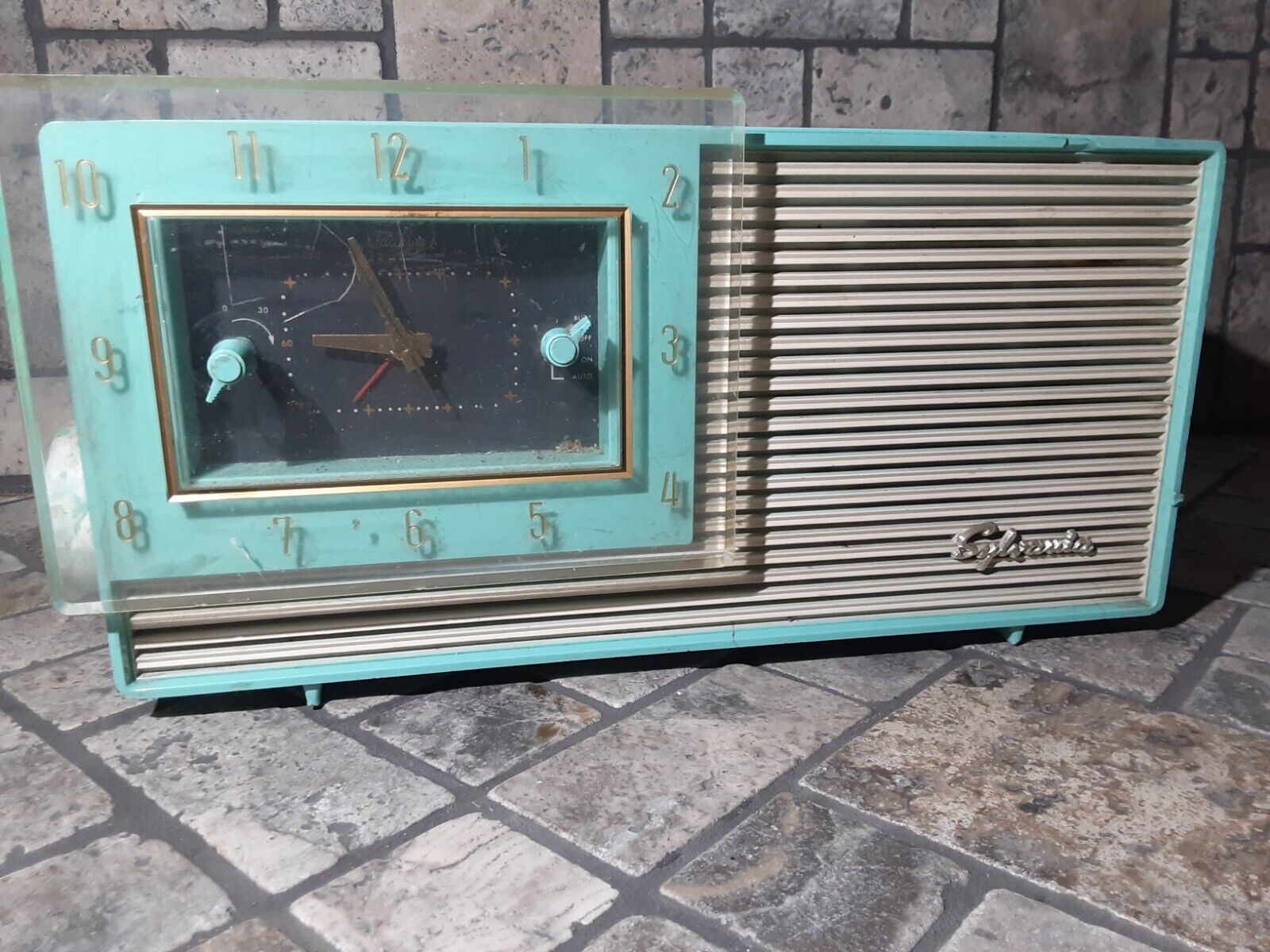 Vintage Sylvania Telechron Model No. 2202 1950\'s Clock Tube Radio Mid Century 