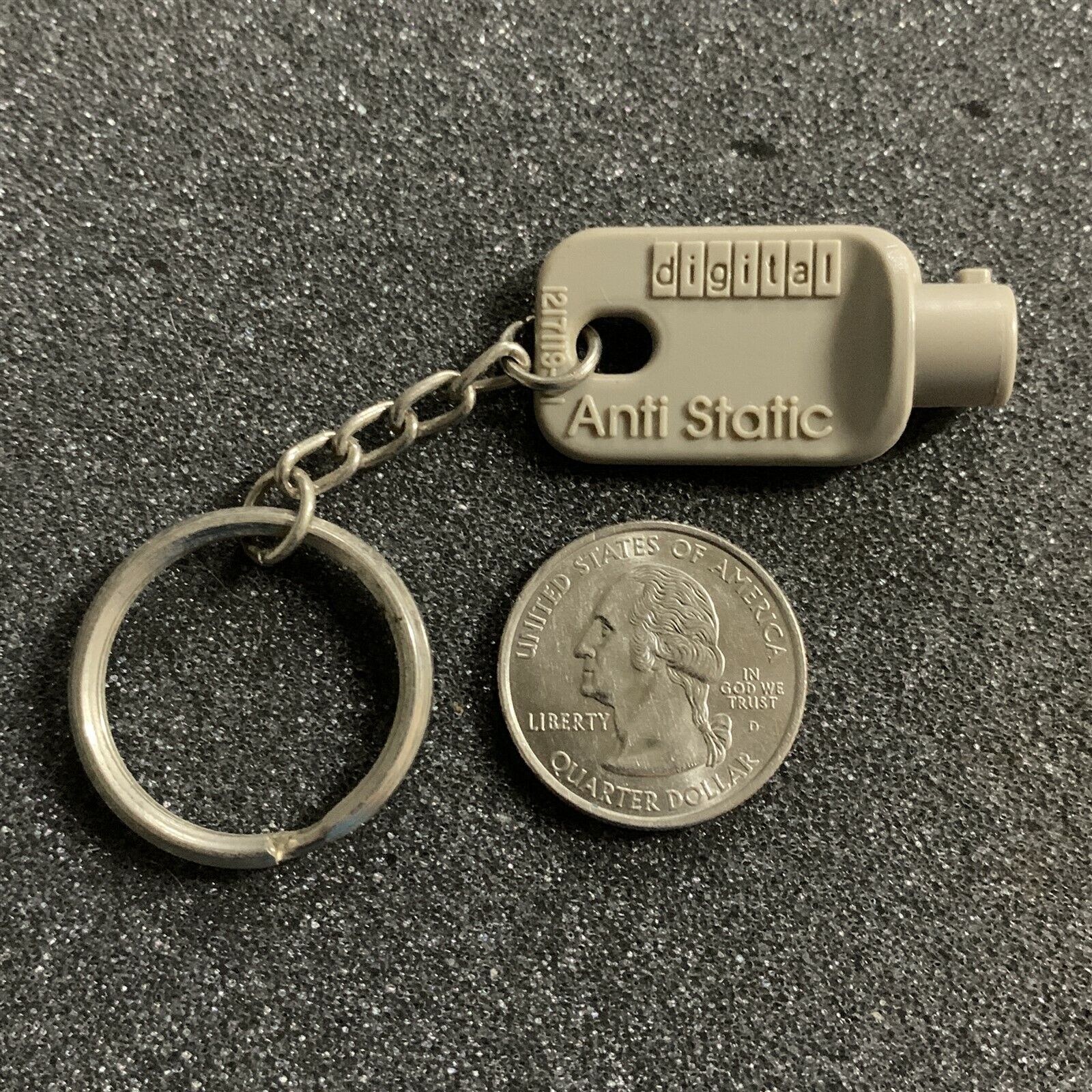 Digital Company Anti Static Tubular Computer Key Plastic Keychain Key Ring 41786