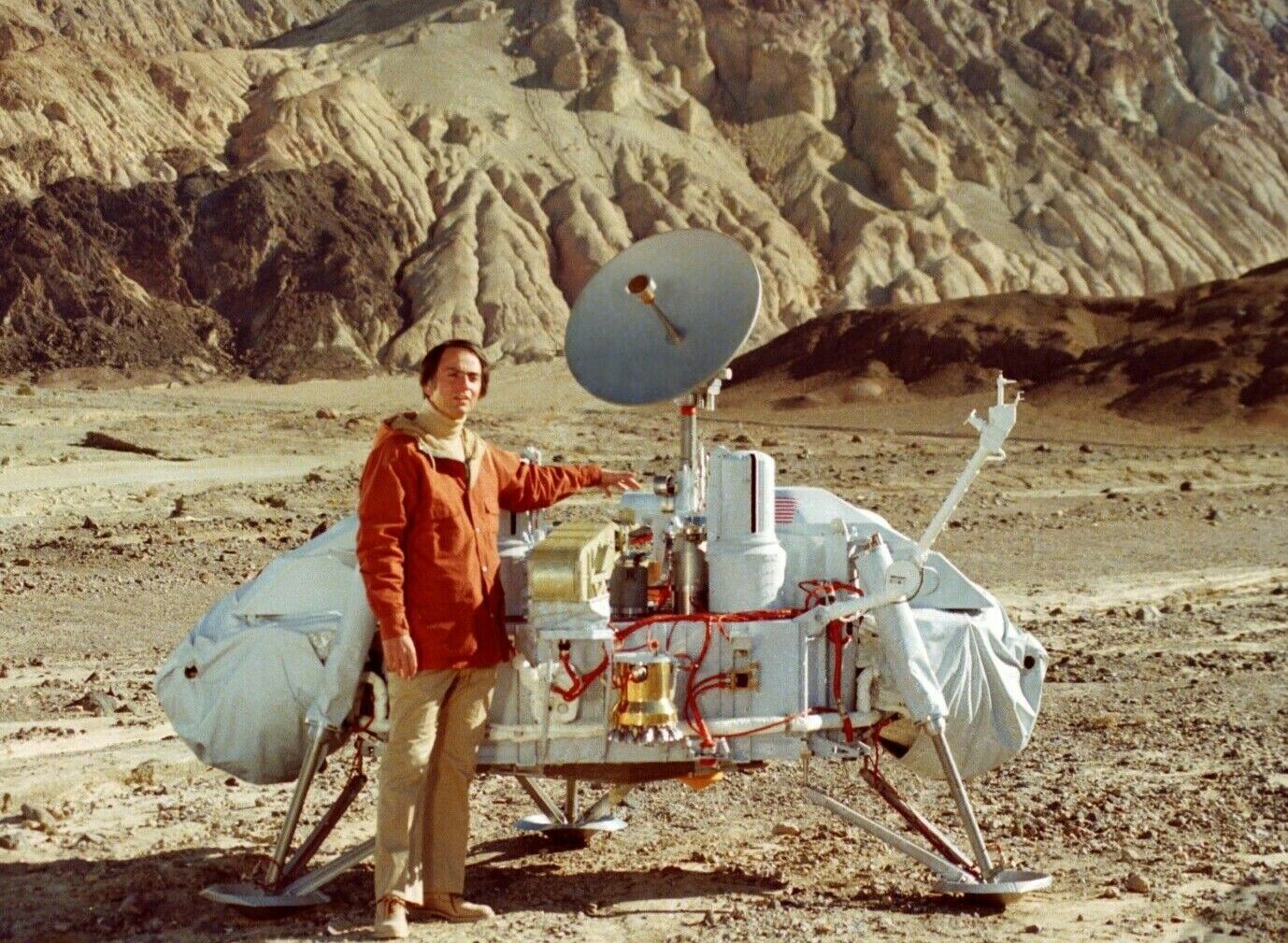 Dr. CARL SAGAN w VIKING LANDER NASA Cosmos Publicity Photo Picture 5\
