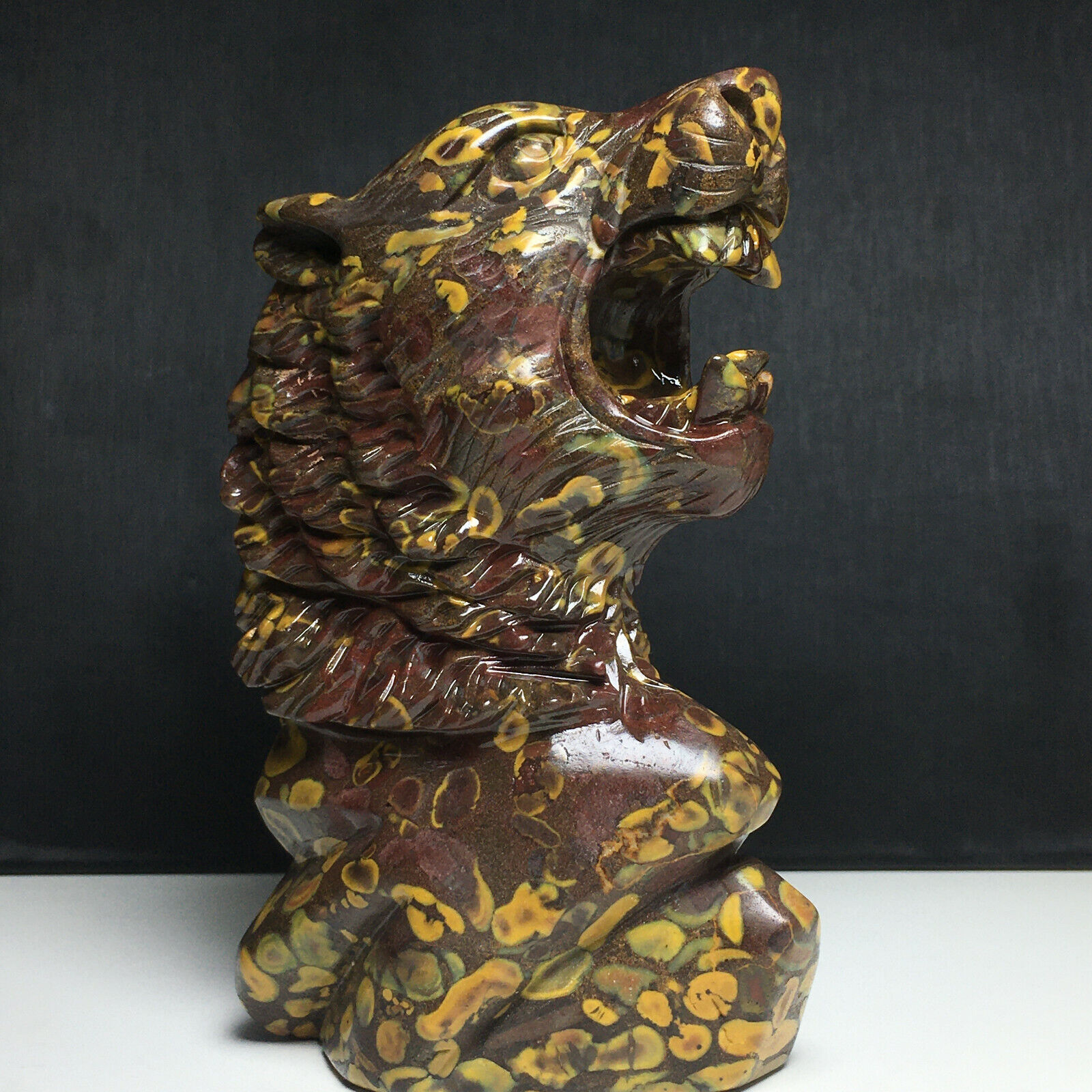 622g Natural Crystal . INDIA FOSSIL STONE. Hand-carved. The Exquisite Tiger Head