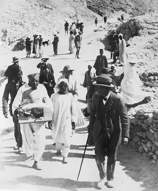 Egyptologist Howard Carter watches as porters carry a carved st- 1923 Old Photo
