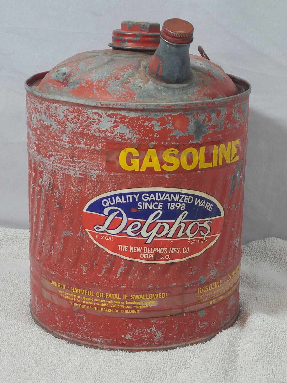 Vintage The New Delphos Mfg Co Gas Can Red 2 Gallon Galvanized Screw Cap Retro