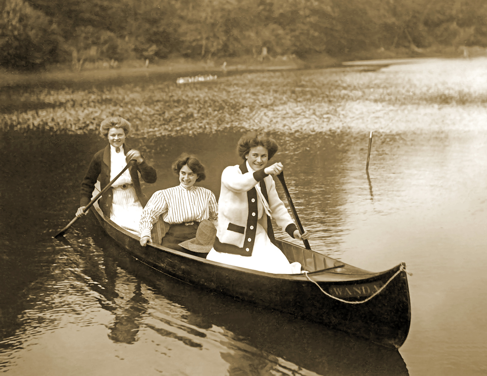 1910 Three Young Women in Boat Canoe Vintage Old Photo 8.5
