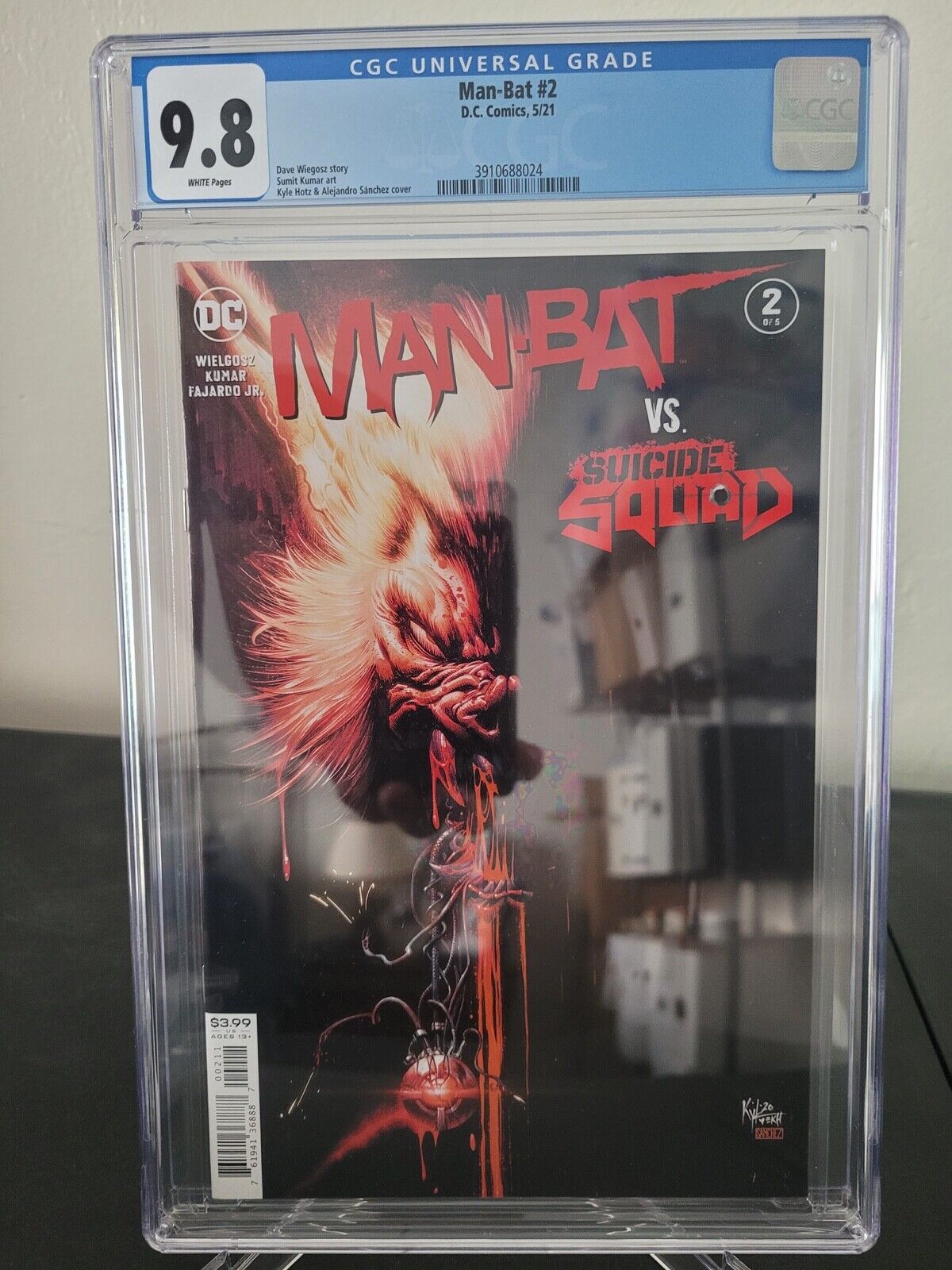 MAN-BAT #2  CGC 9.8 GRADED 2021 DC COMICS VS SUICIDE SQUAD KYLE HOTZ COVER ART