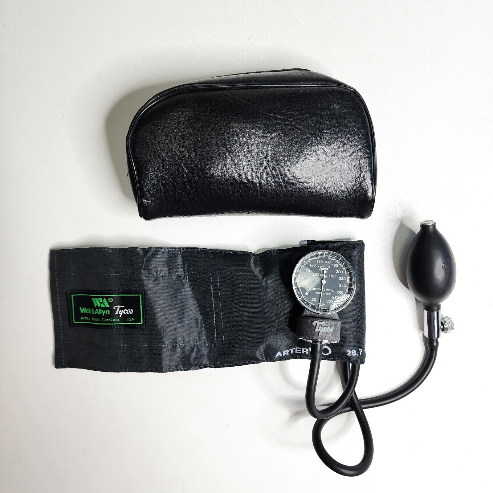 TYCOS Welch Allyn Sphygmomanometer Blood Pressure Cuff Child 28.7 cm Max w/ Case