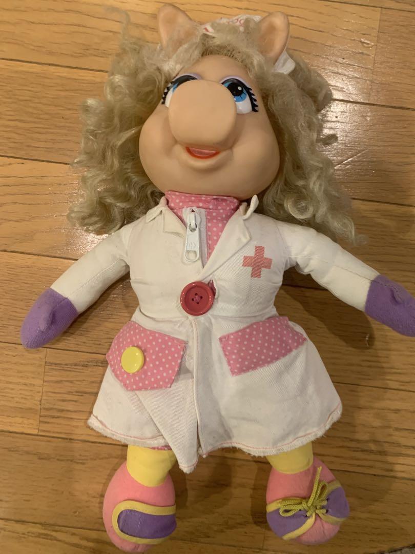 Vintage Miss Piggy Stuffed Figurine from The Muppet Show - Rare Collectible