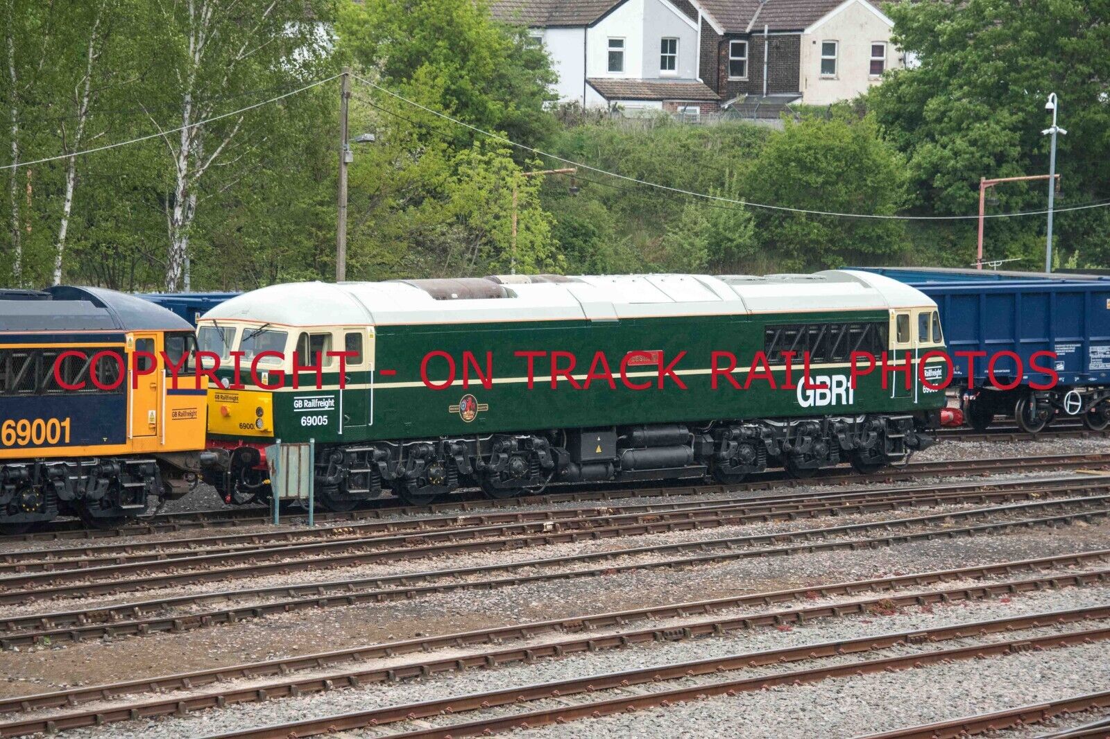 UK RAILWAY PHOTOGRAPH OF CLASS 69 LOCOMOTIVE 69005. RM69-06