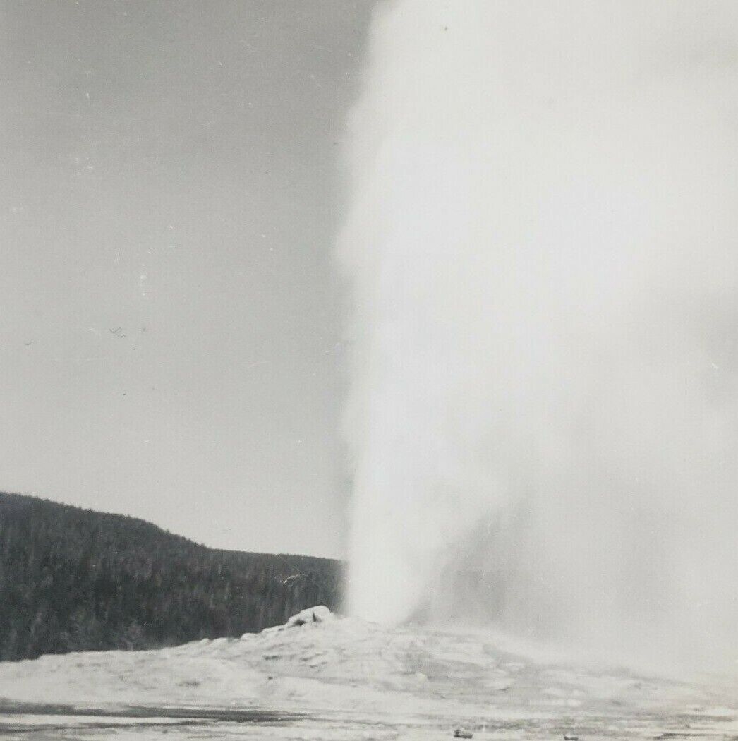 Yellowstone Park Old Faithful Geyser Eruption 1930s Erupting Stereoview H152