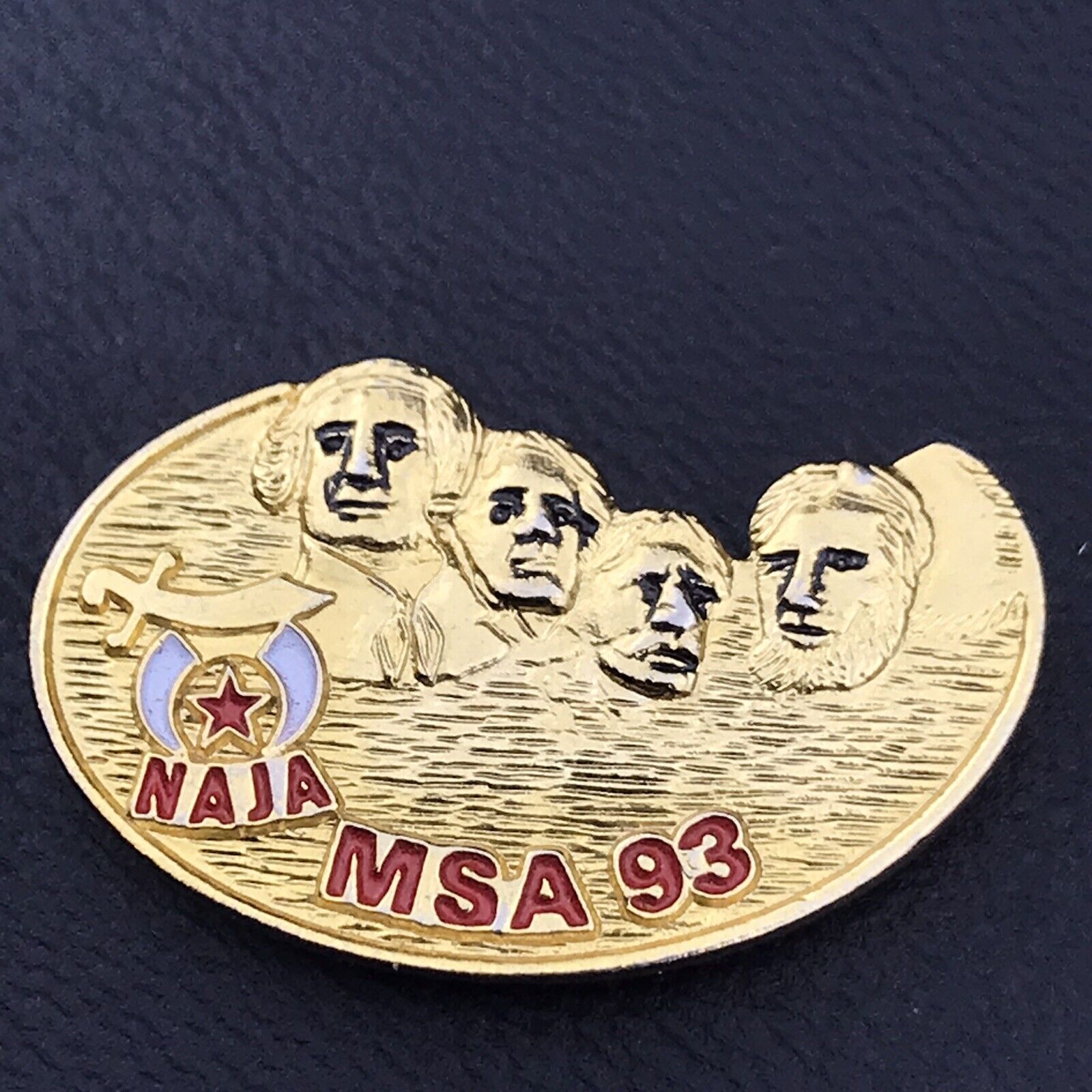 Mount Rushmore MSA 1993 Shriners Gold Tone Masonic Masons Pin Enamel