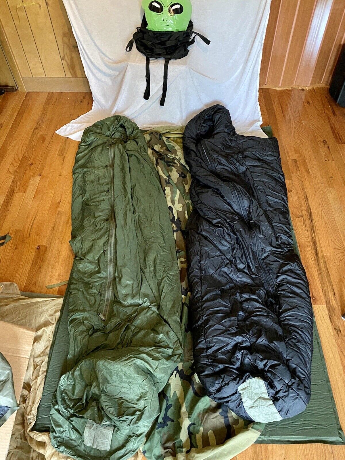Genuine Army Sleep System 4 Piece with GORTEX WOODLAND Bivy Cover