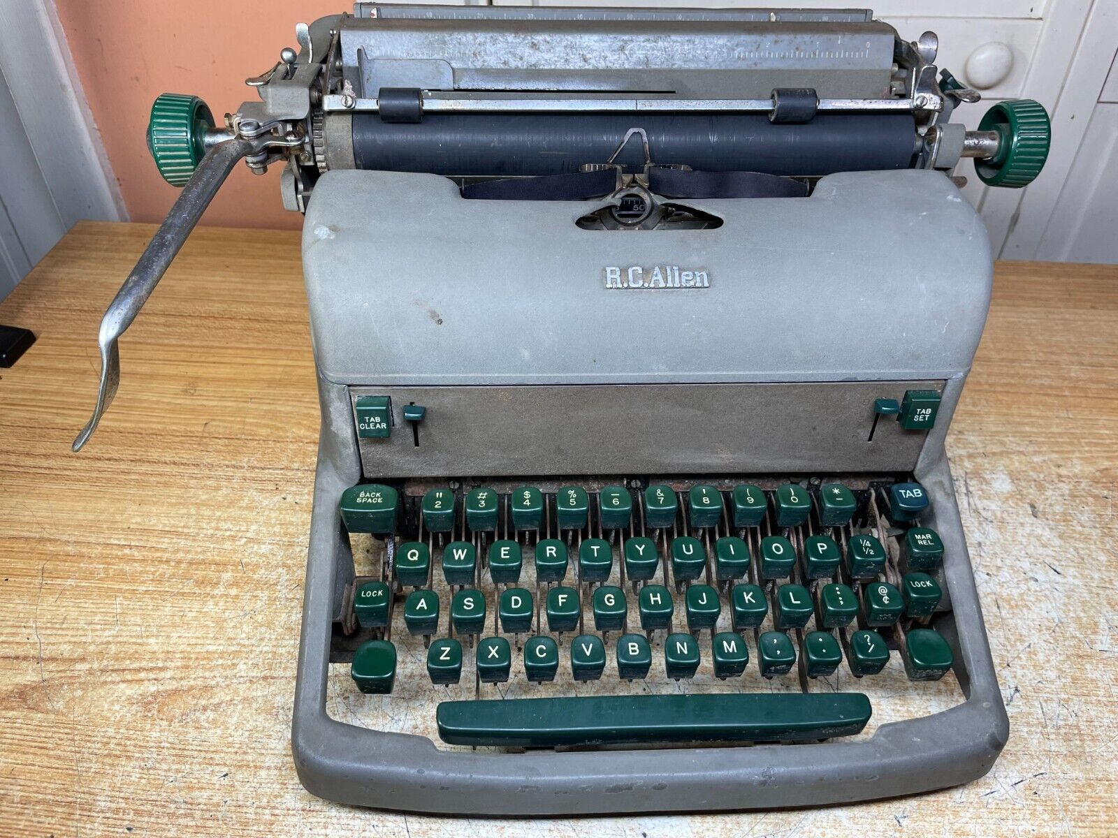 1953 R.C. Allen Model 700 Working Vintage Desktop Typewriter w New Ink