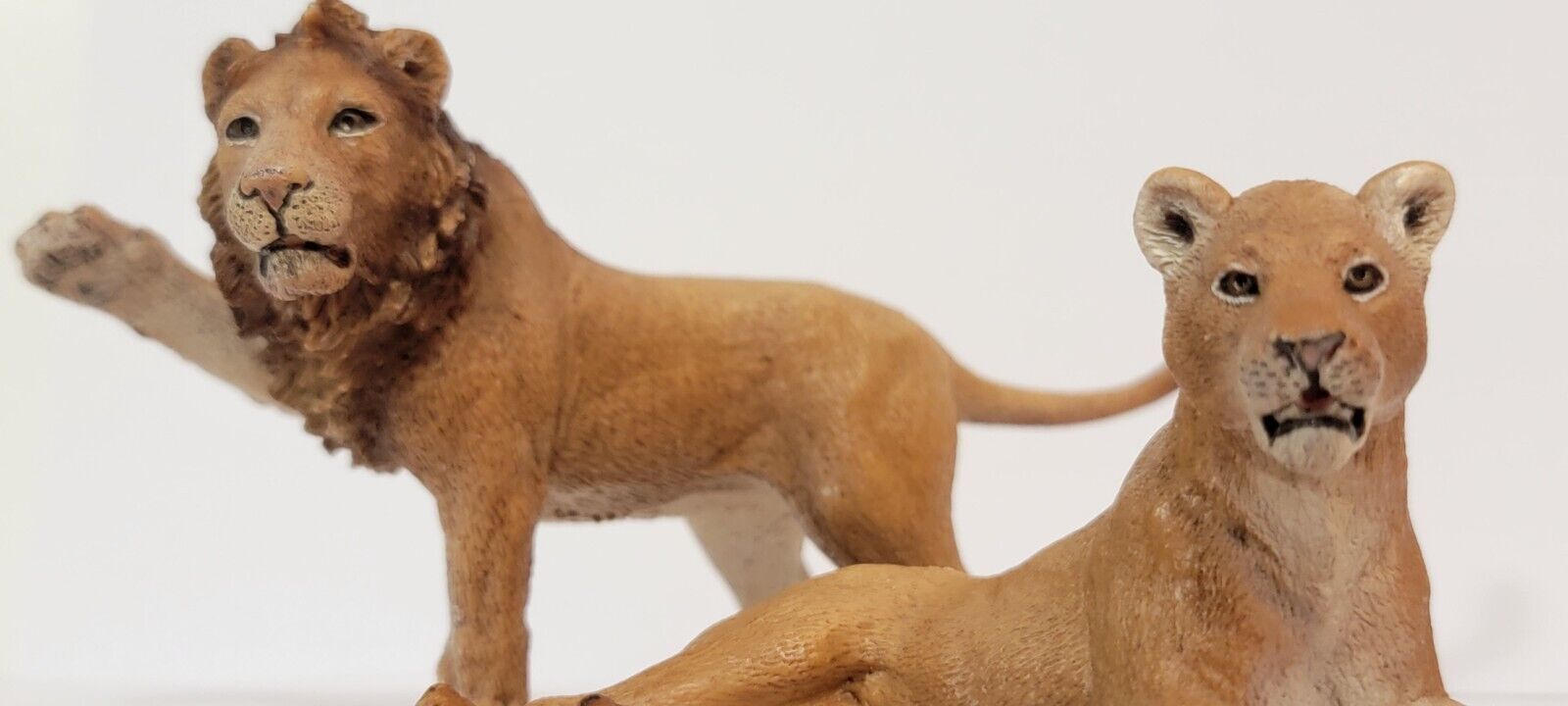 Schleich 2 YOUNG MALE LION Adult 14377 LIONESS 14375 Animal Figure Retired