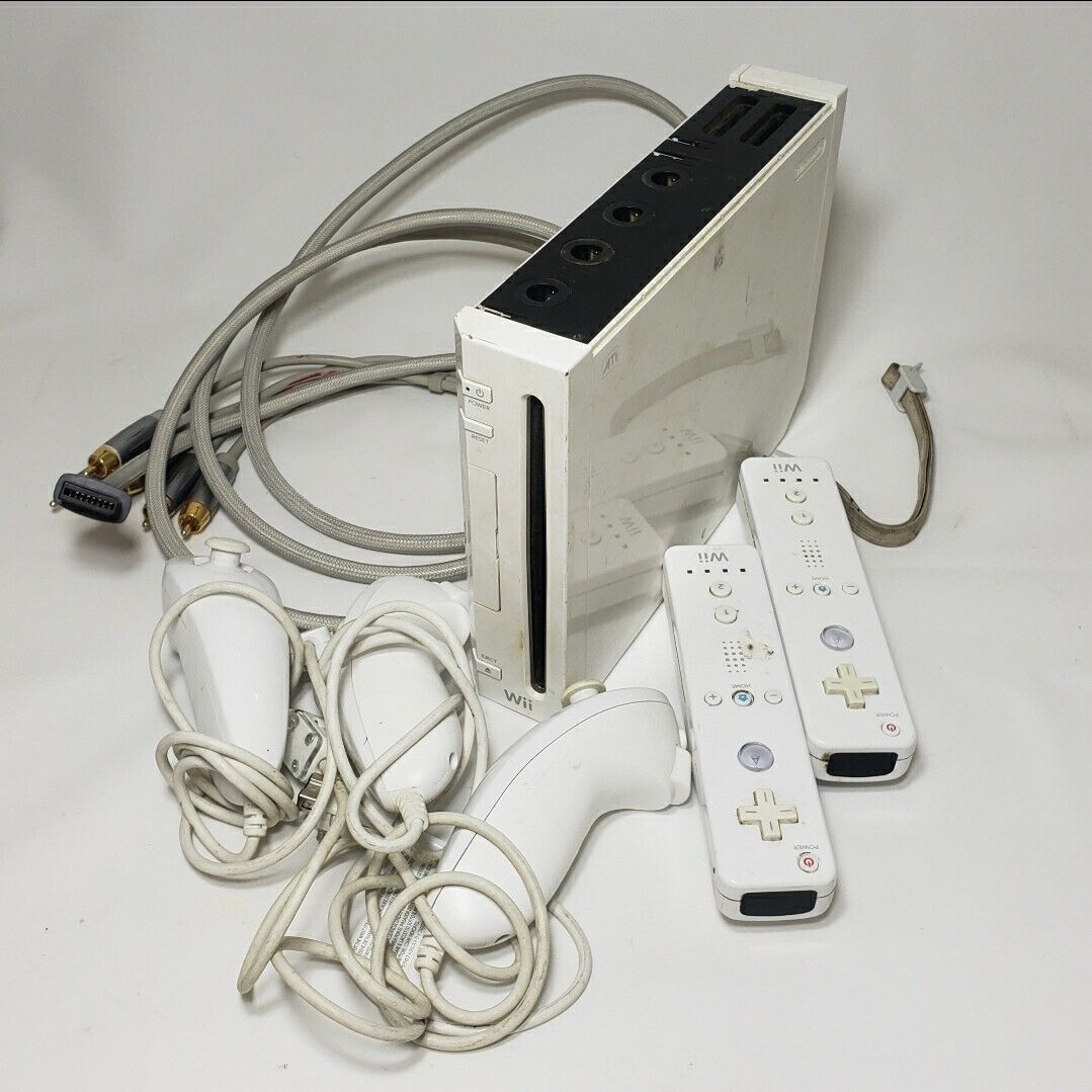 Nintendo Wii White Console - 2 Sets GAURANTEED AUTHENTIC controllers- Gamecube