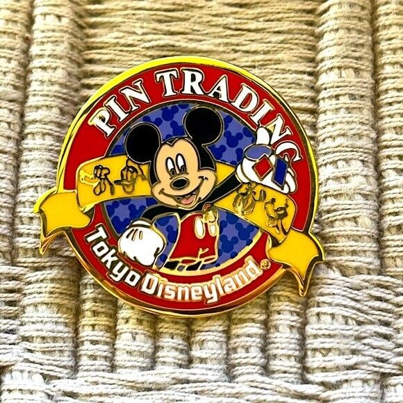 TOKYO DISNEYLAND Early 2000s Mickey Mouse Pin Trading Box & Pin