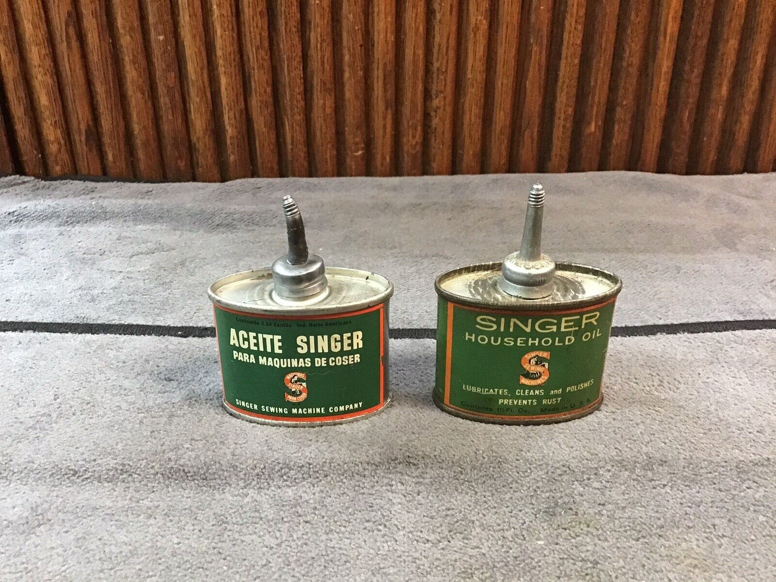 Vintage Spanish And English Singer Sewing Machine Oval Lead Top Oil Tin Can Lot