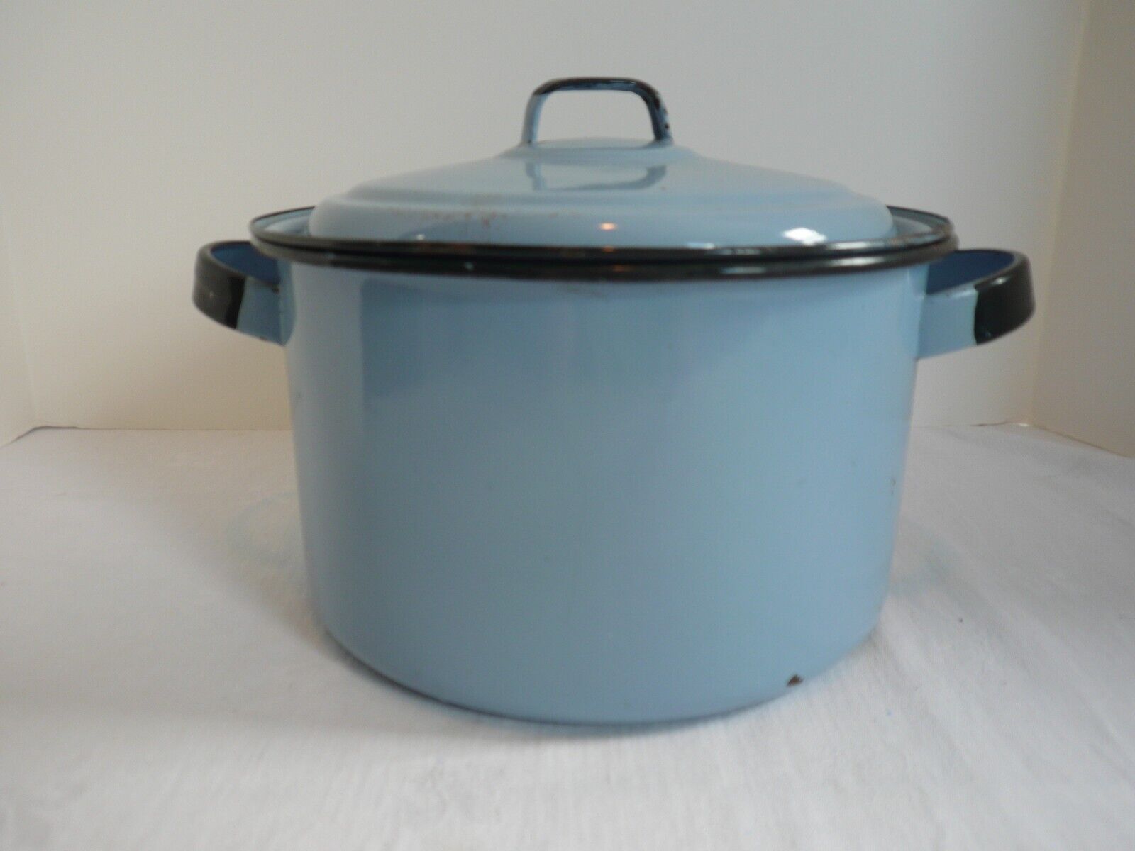Vintage Baby Blue Enamelware 5 QT Stockpot Black Trim, Pot with Lid, 9.5