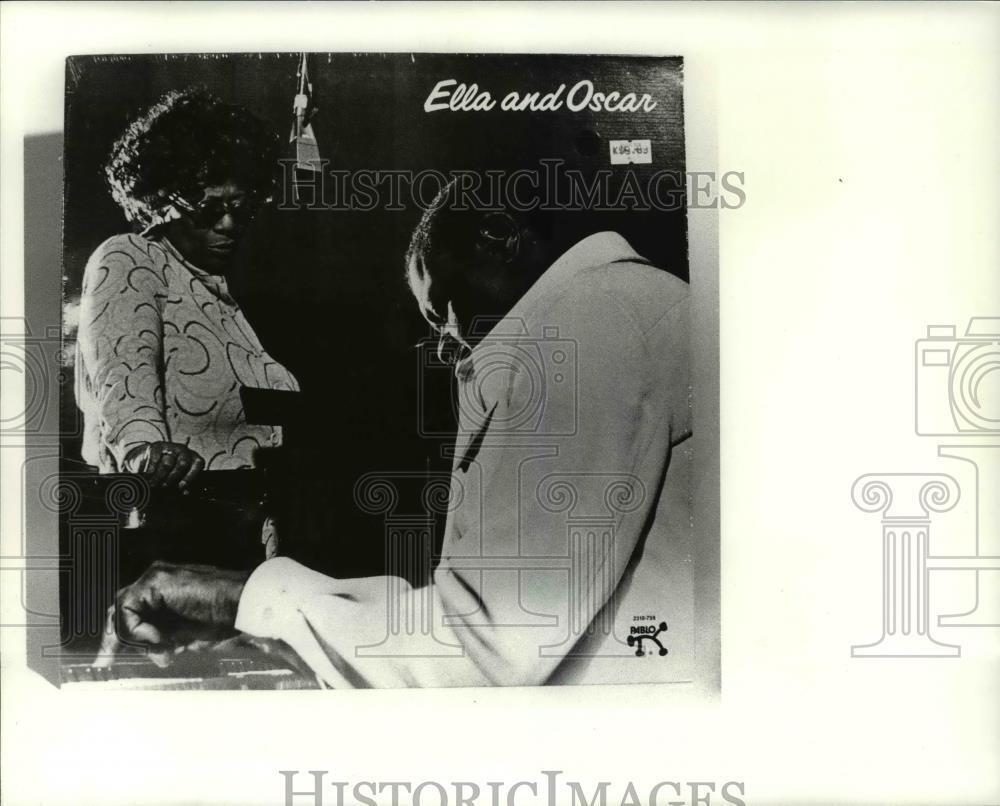1982 Press Photo Ella Fitzerald and Oscar Peterson in Studio Album - cvb15539
