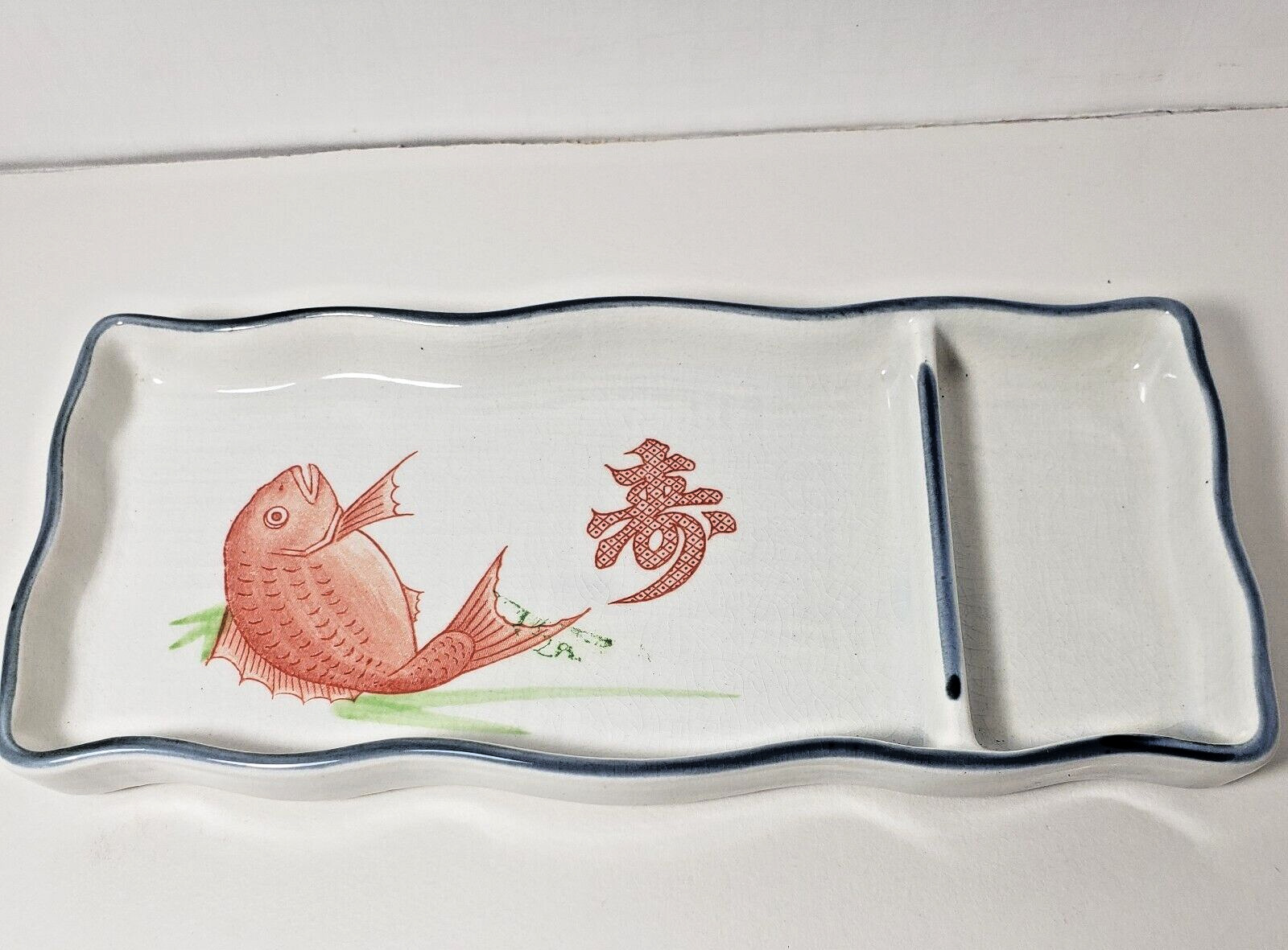 VINTAGE 1980\'S SUSHI PLATE MADE IN JAPAN FISH DESIGN WITH WASABI COMPARTMENT