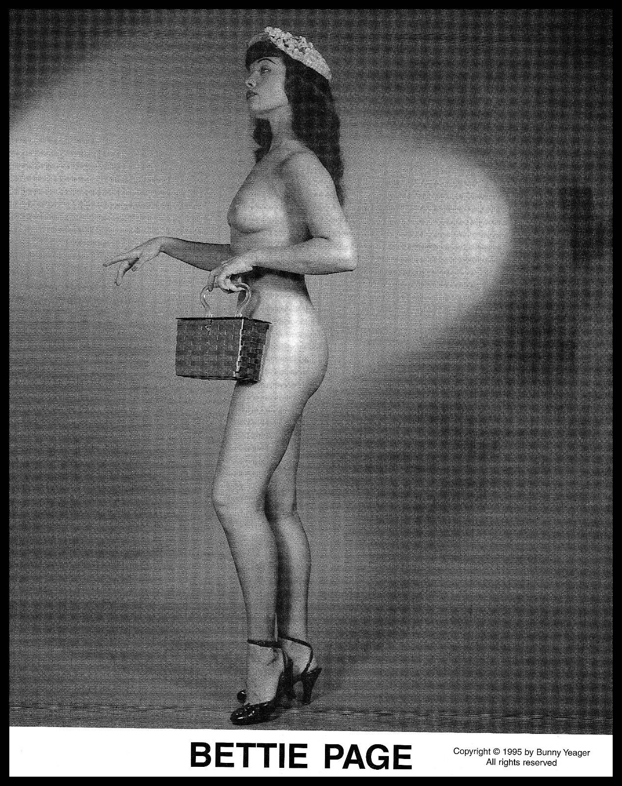 Bunny Yeager Photo - Betty Page Model - Sexy Busty Naked Cheesecake 🎬 K 341