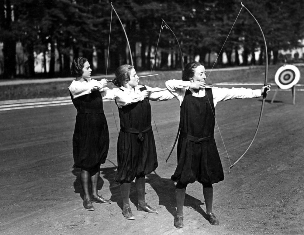 1922 Women Archers, Mills College, Oakland Old Photo 8.5\