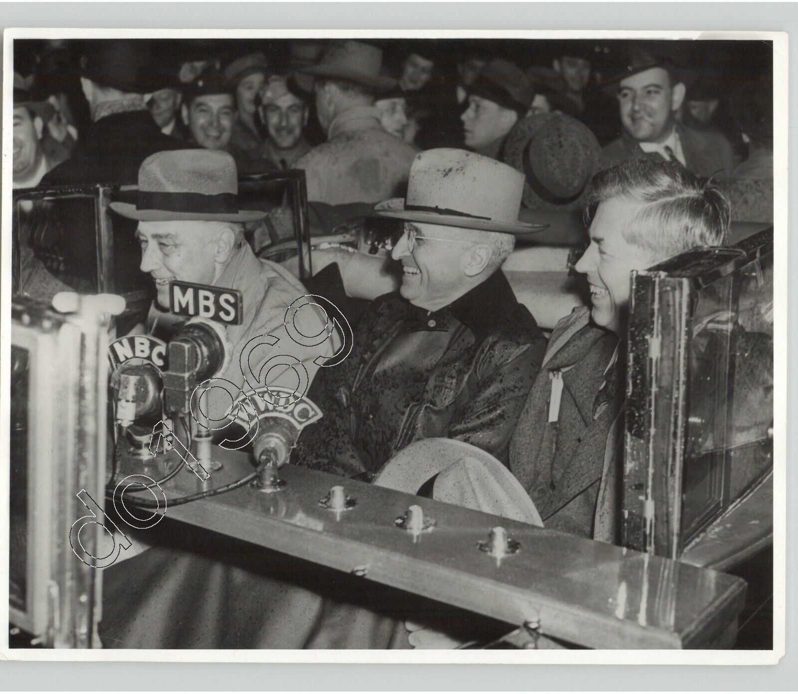 PRESIDENT FDR In Car w HARRY TRUMAN Speaks On RADIO MIC WWII 1944 Press Photo