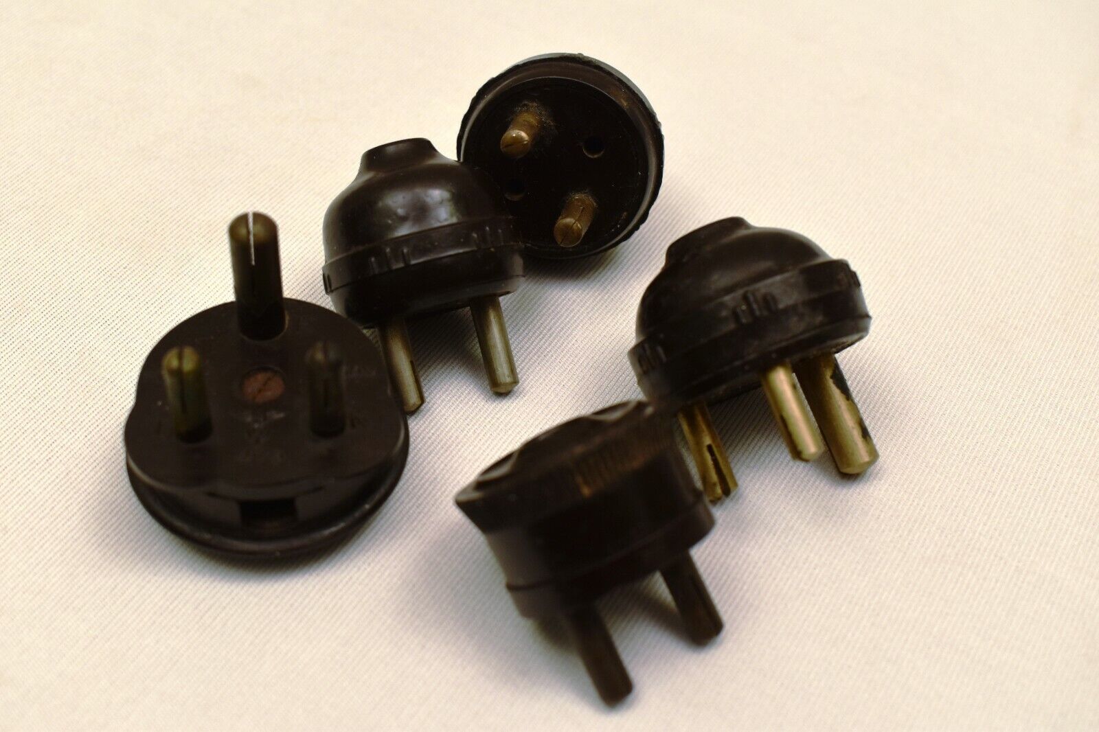 Antique British Electric 3-Way Multi-Plugs Socket Pin Adaptor 2-Way Pin Plugs \