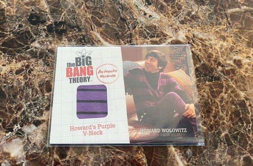2012 Cryptozoic Big Bang Theory Howard\'s Purple V-Neck M5 Patch Card