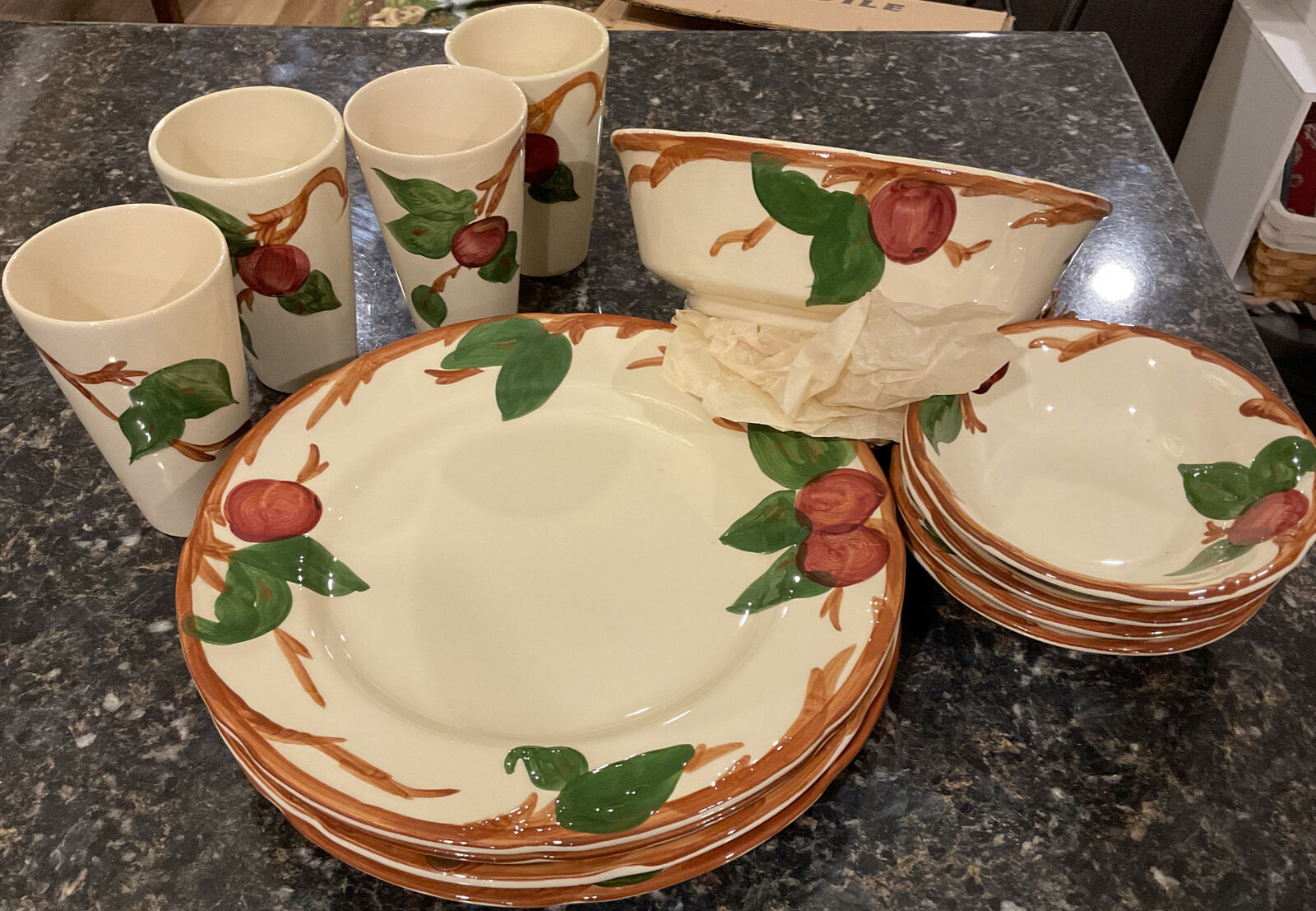 VTG Franciscan APPLES Soup Salad Dinner with Cups 13 PC