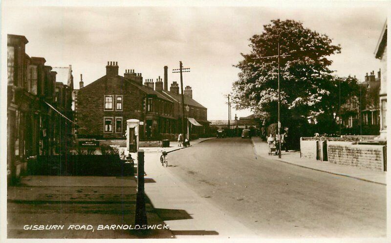 UK Yorkshire 1930s Gisburn Road Barnoldswick RPPC Photo Postcard 21-13168