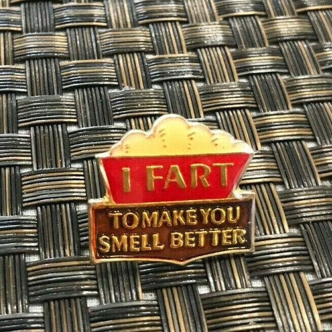 VINTAGE 1980'S SLOGAN SOUNDS I FART TO MAKE YOU SMELL BETTER COLLECTIBLE PIN 