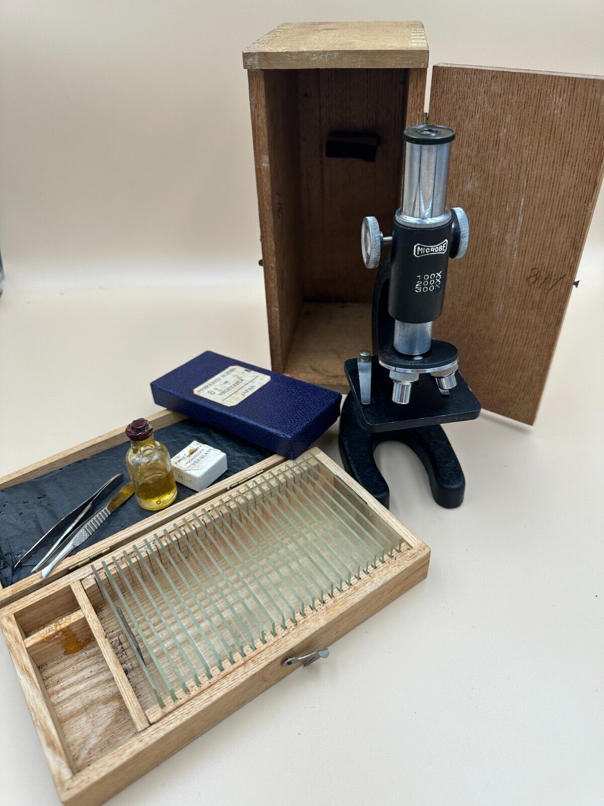 VINTAGE MICROBE 100X, 200X, 300X MICROSCOPE WITH SLIDES & ACCESSORIES