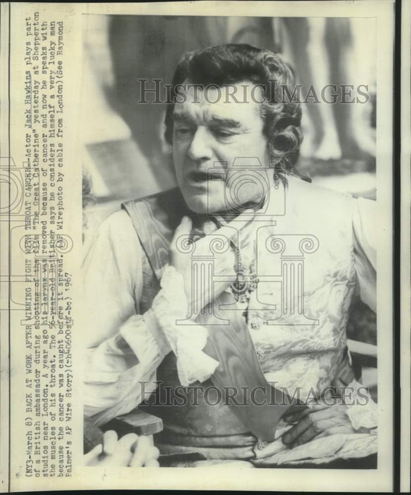 1967 Press Photo Actor Jack Hawkins works again after throat cancer