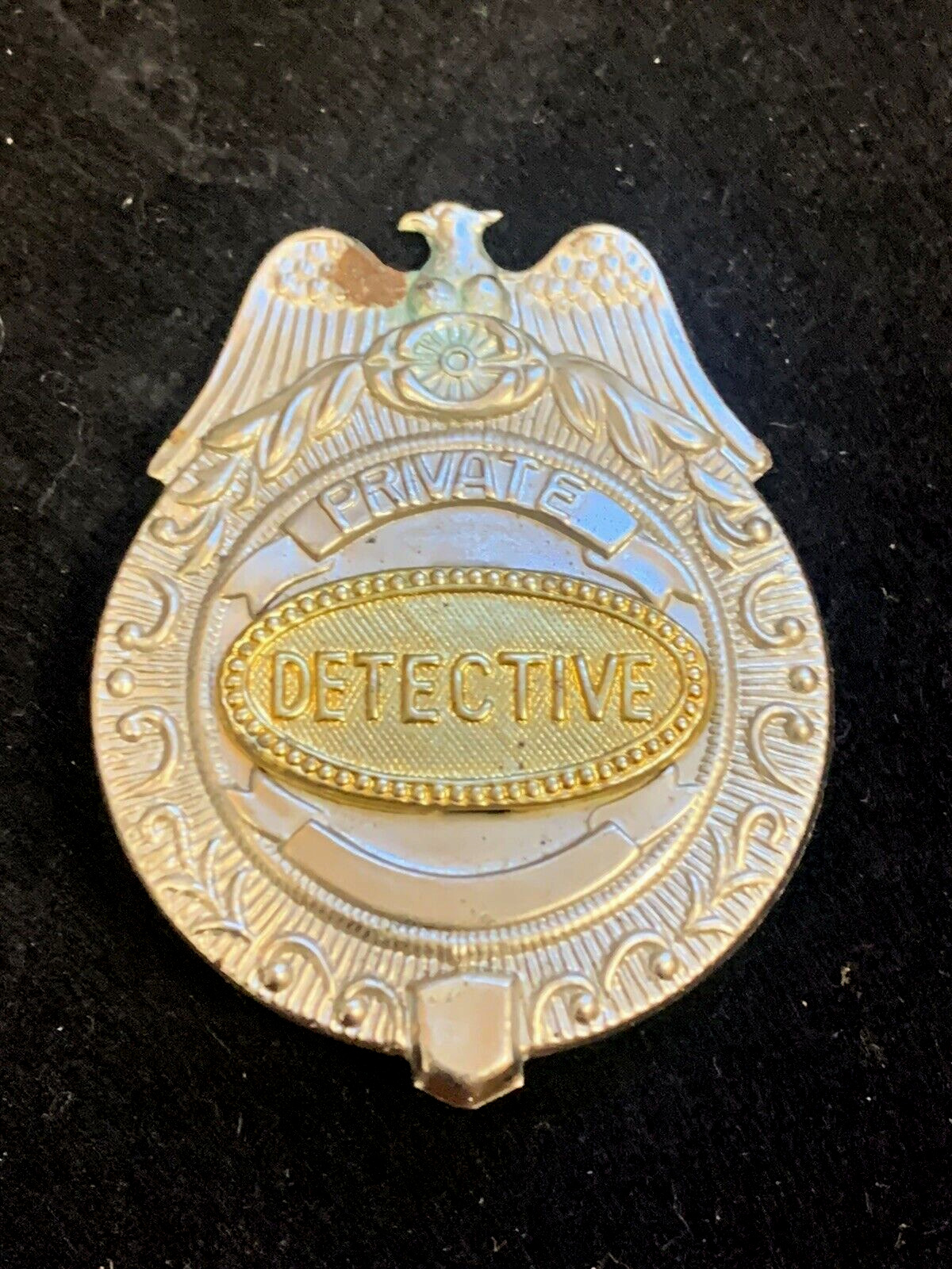 VINTAGE OBSOLETE PRIVATE DETECTIVE TIN BADGE FROM SOUTHERN IOWA (17B)