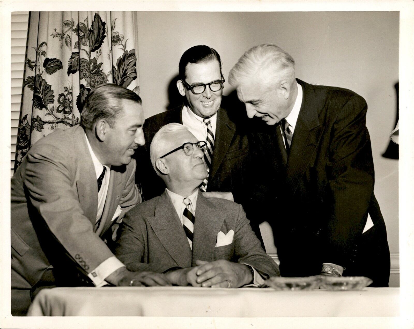 GA142 1953 Original United Press Photo MEETING TO DISCUS ST LOUIS BROWNS MOVE