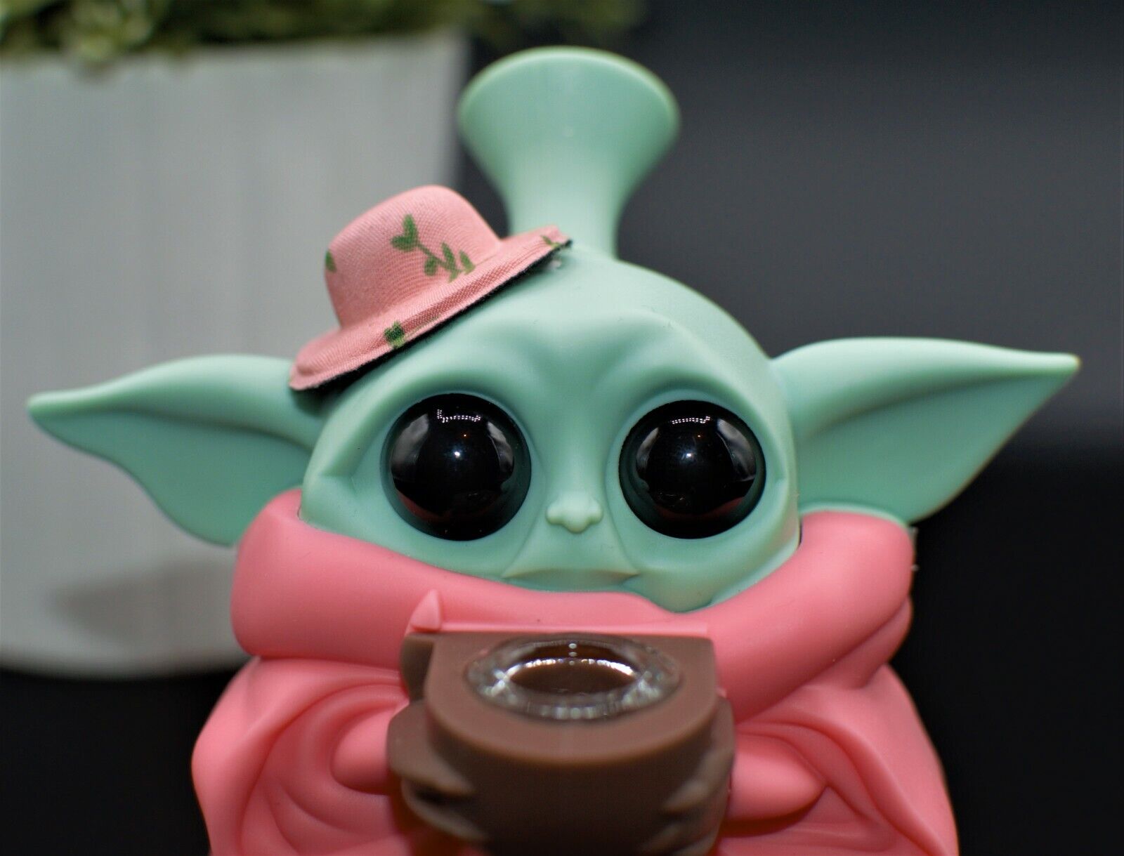 Collectible Pink Lady w/ Hat Baby Yoda Grogu Silicone Pipe, Star Wars, Disney 12