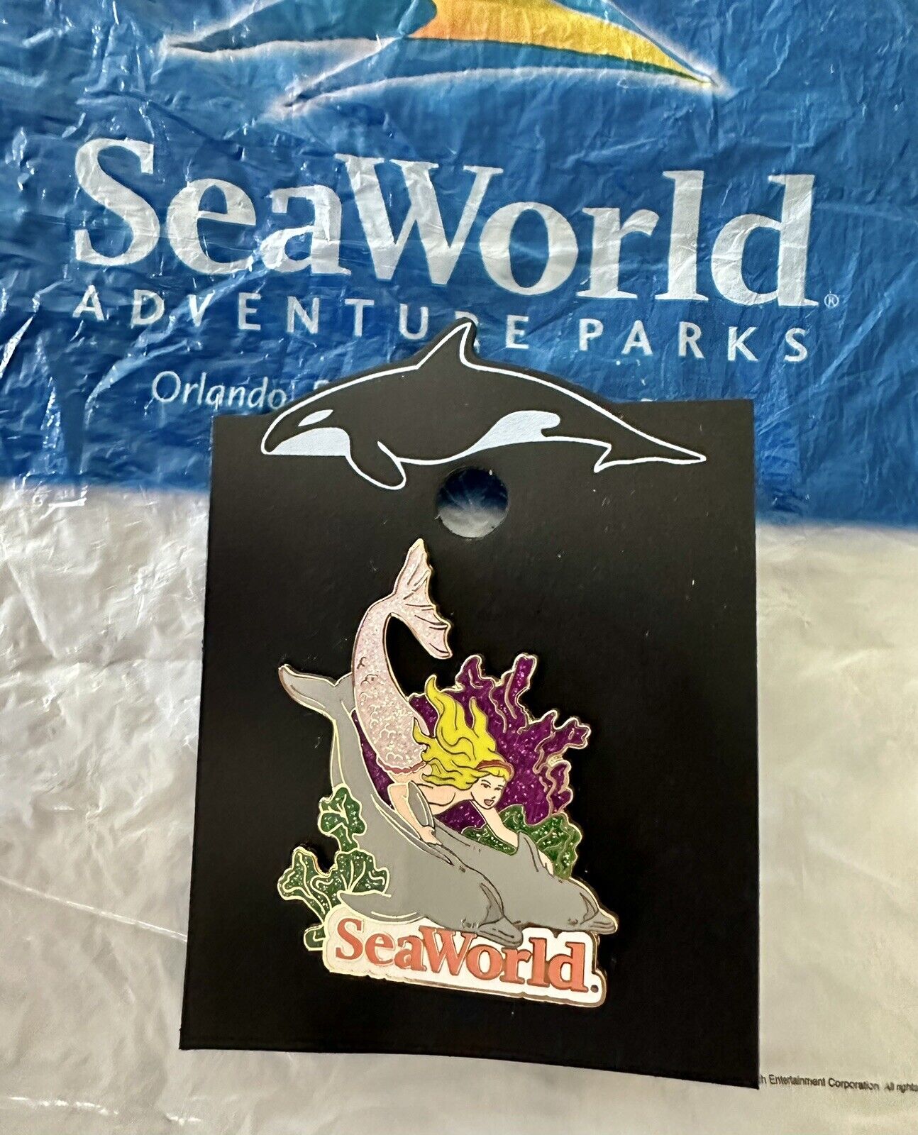 Seaworld Sea World Dolphin Mermaid Pin Badge  Busch Gardens Discovery Cove