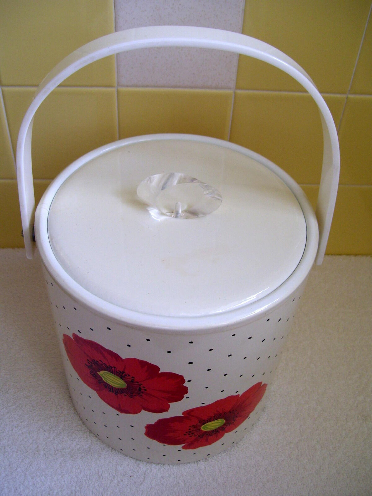 White Vinyl-Covered Ice Bucket w Black Dots & 4 Red Flowers & Lid 8\