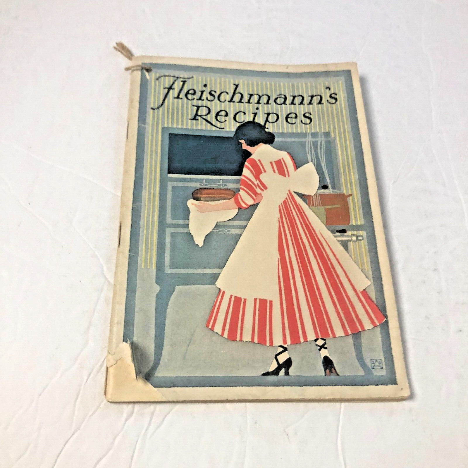 1917 Fleischmann\'s Recipe Book, Color Photos for Baking Raised Breads