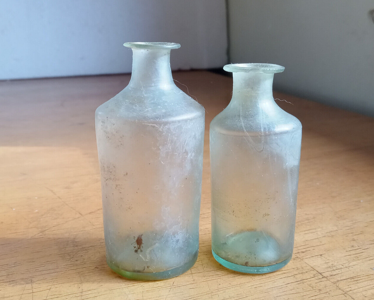 PAIR OF OPEN PONTIL SMALL PUFF MEDICINE BOTTLES DUG IN 1840s ILLINOIS PRIVY