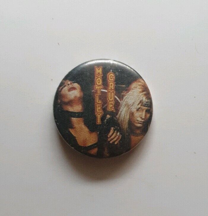 MOTLEY CRUE Vintage 80\'s Metal Pin Badge
