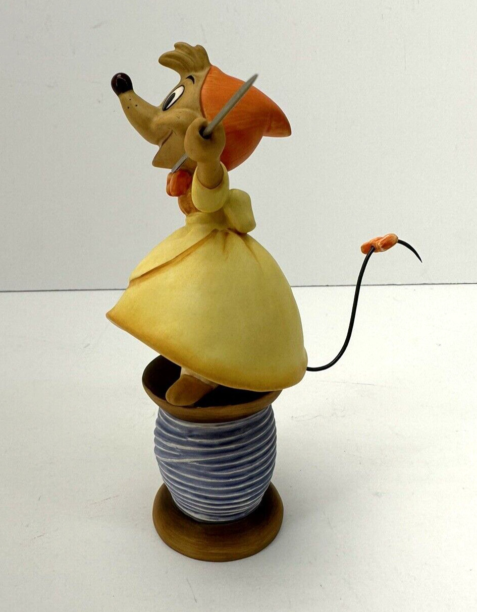 Walt Disney Classic Collection Cinderella Mouse Suzy “Hey, We Can Do It”