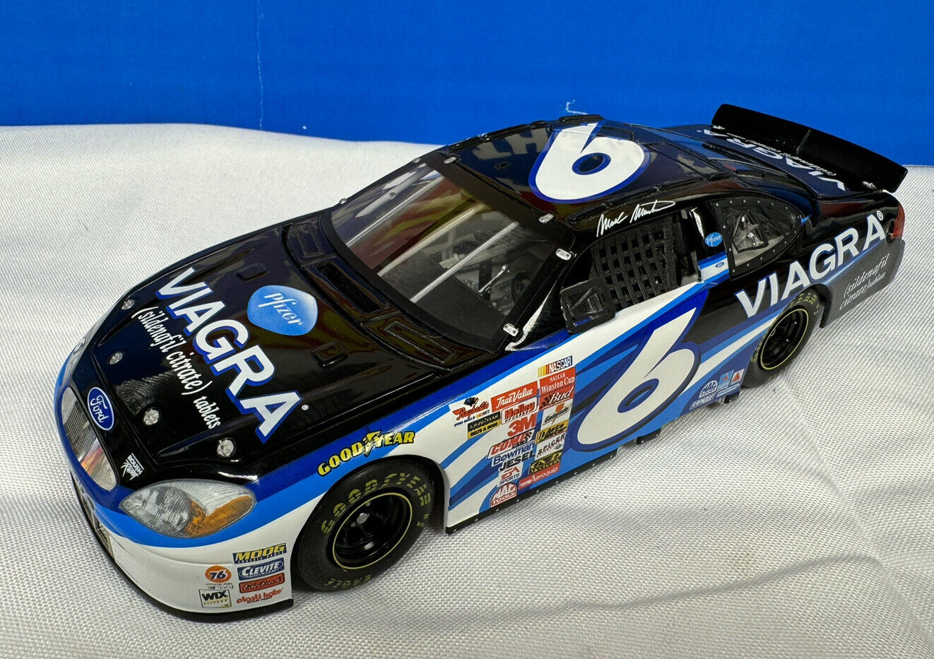 2001 Mark Martin #6 Ford Taurus Viagra 1/24 Team Caliber Preferred NASCAR (NCB2)