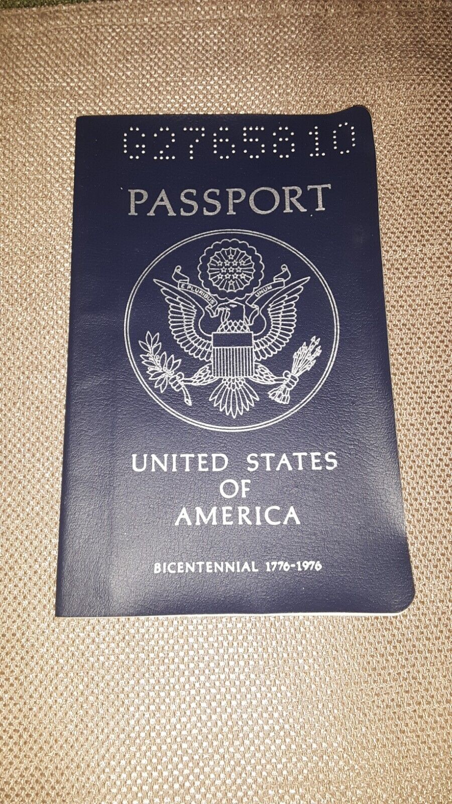 RARE VINTAGE Obsolete Expired BICENTENNIAL US PASSPORT 1976 UNITED STATES ID