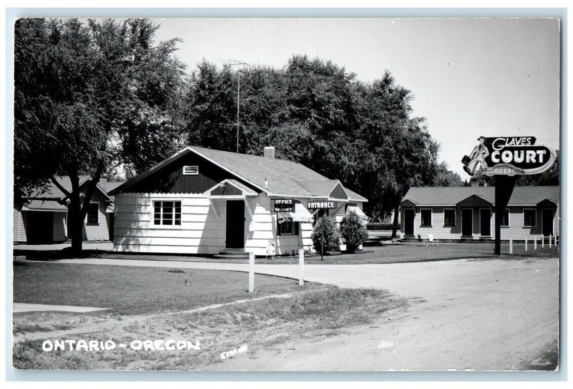 c1950's Glaves Court Motel Cabin View Ontario Oregon OR RPPC Photo Postcard
