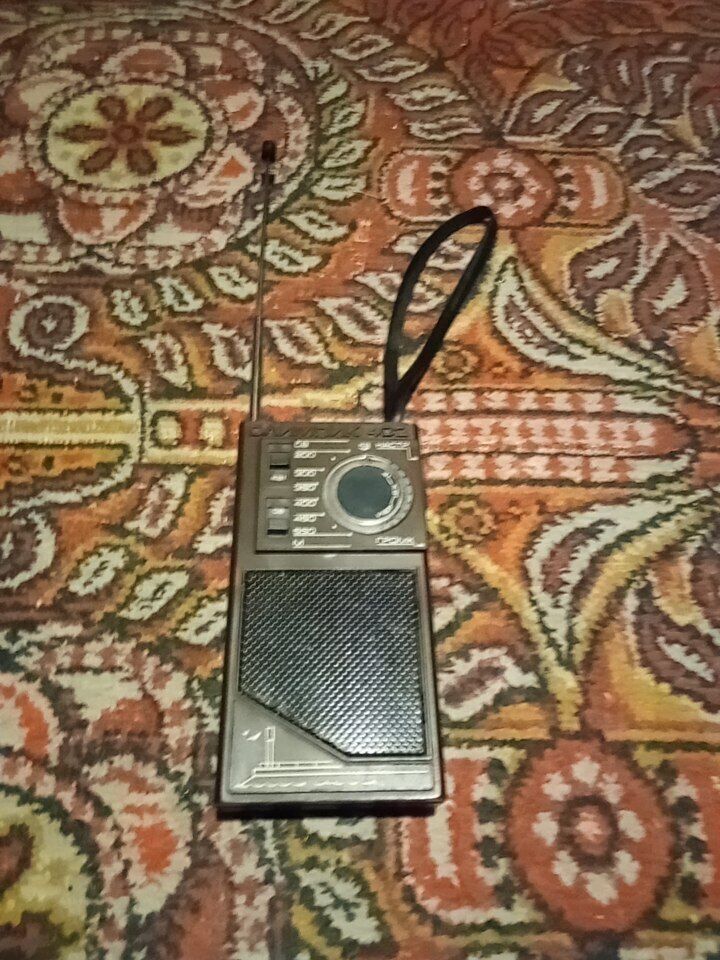  1991 USSR analogue portable soviet transistor vintage radio MW/SW Olympic 402 