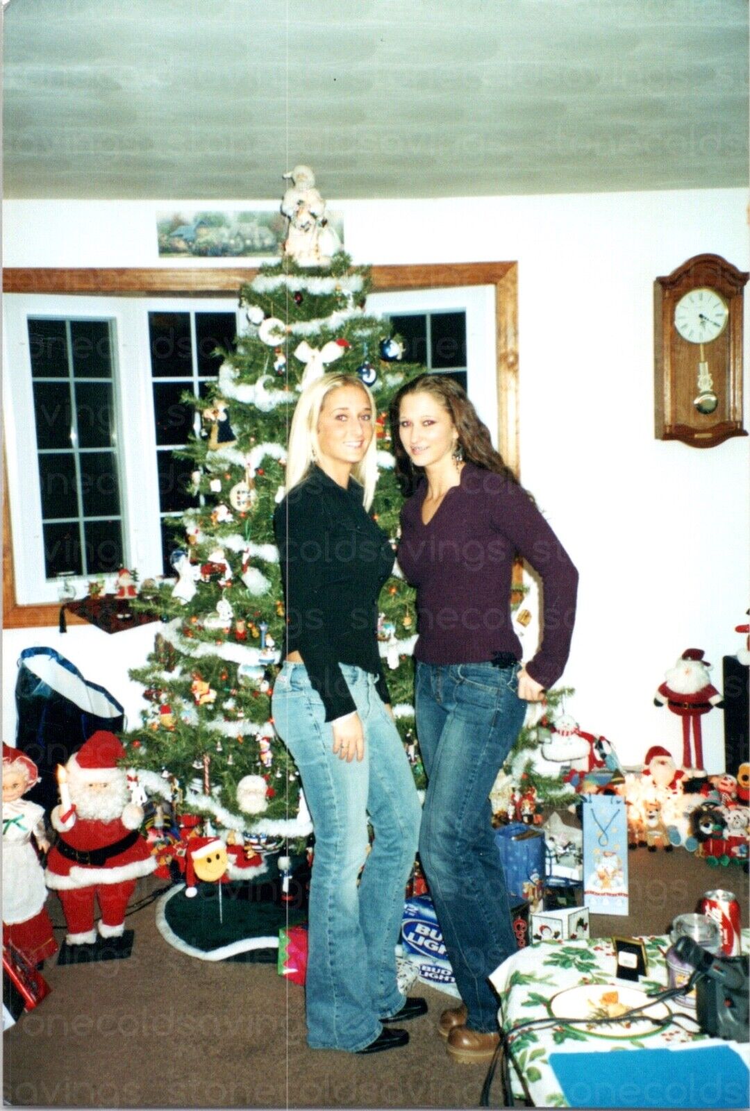 VINTAGE 2000S FOUND PHOTO - CUTE YOUNG WOMEN GIRLS POSE BY CHRISTMAS TREE PARTY